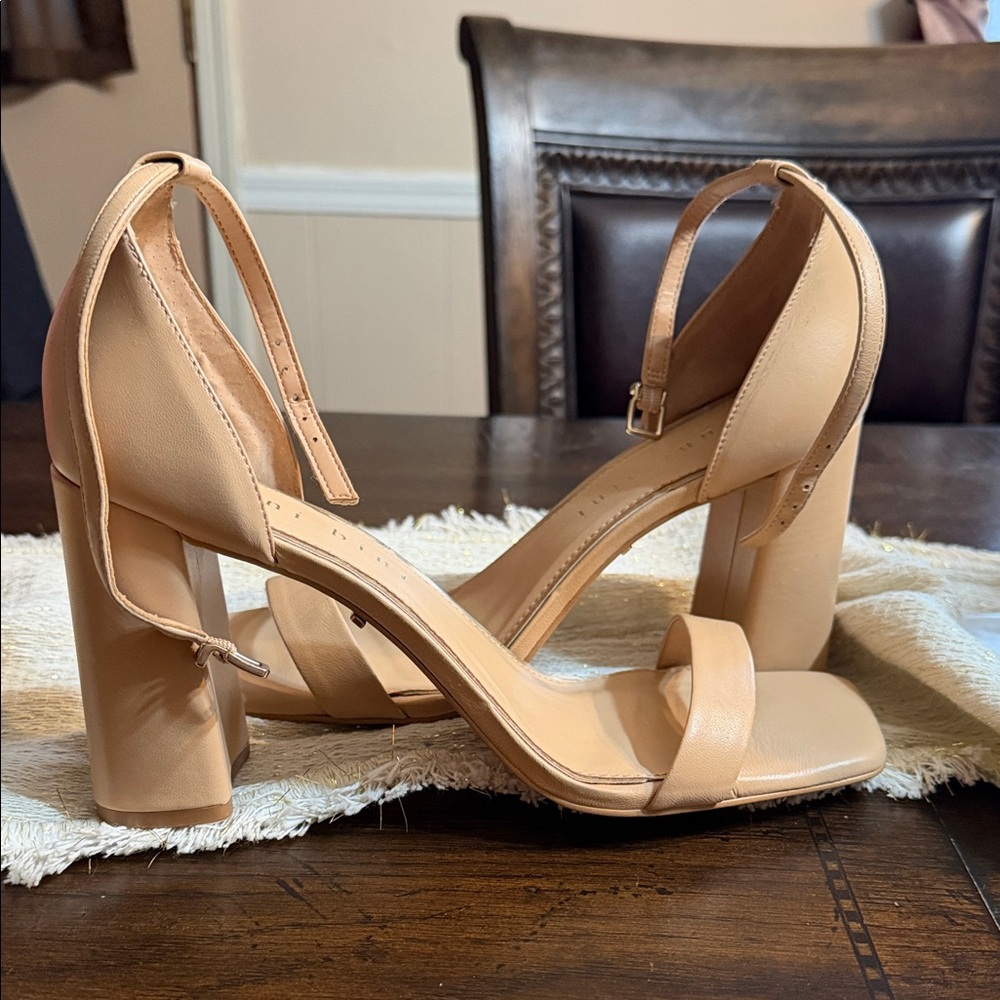 BRAND NEW Gianni Bini Beige Ankle-Strap Block Heel Sandals